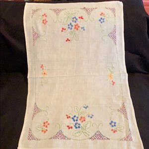 Vintage embroidered dish towel beautiful